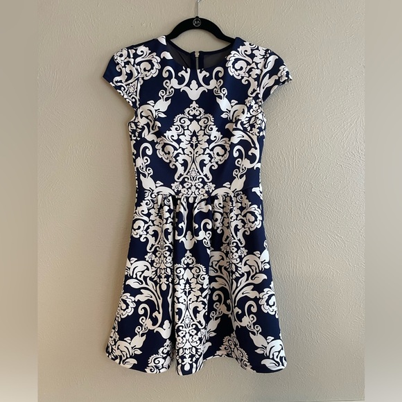 Mini dress - Picture 1 of 2